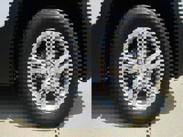 Used 2023 GMC Terrain SLE w/ Driver Convenience Package image 9