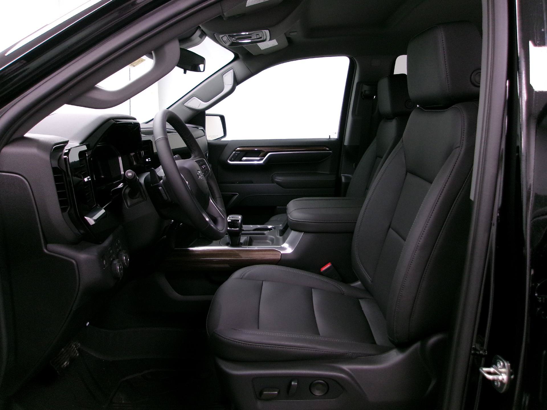 New 2026 Chevrolet Silverado 1500 RST w/ Redline Edition AWD/4WD image 8