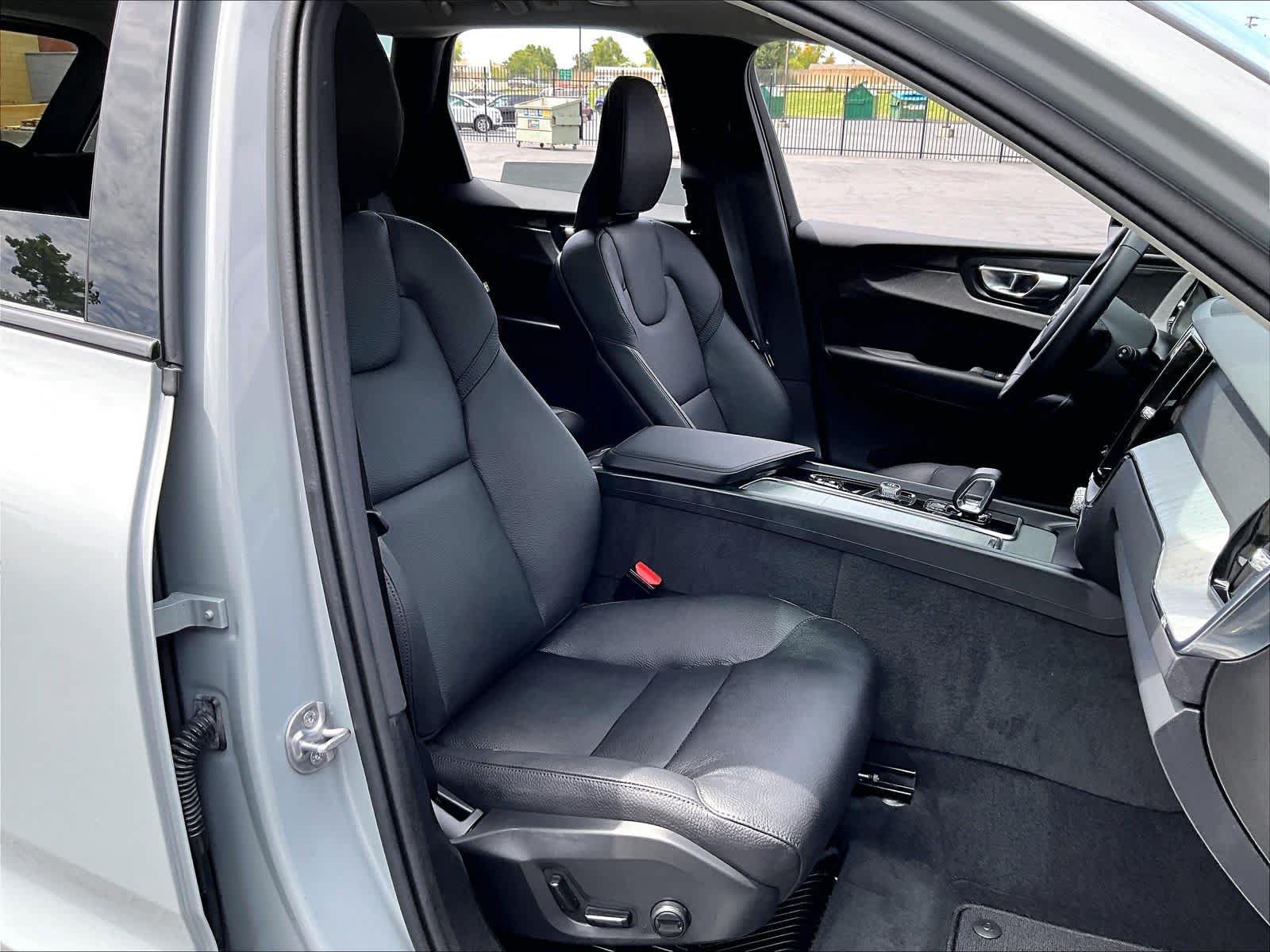 Used 2025 Volvo XC60 T8 Plus AWD/4WD image 10