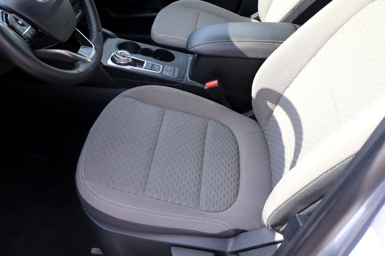 Used 2022 Ford Escape SE w/ Cold Weather Package image 10