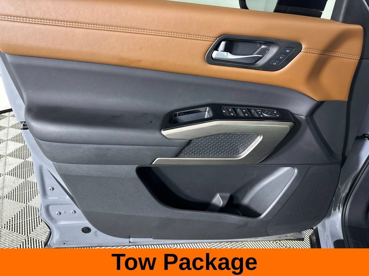 Used 2025 Nissan Pathfinder Platinum w/ Cargo Package FWD image 10