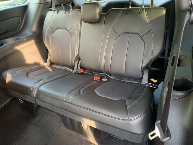 New 2027 Chrysler Pacifica Select FWD image 13