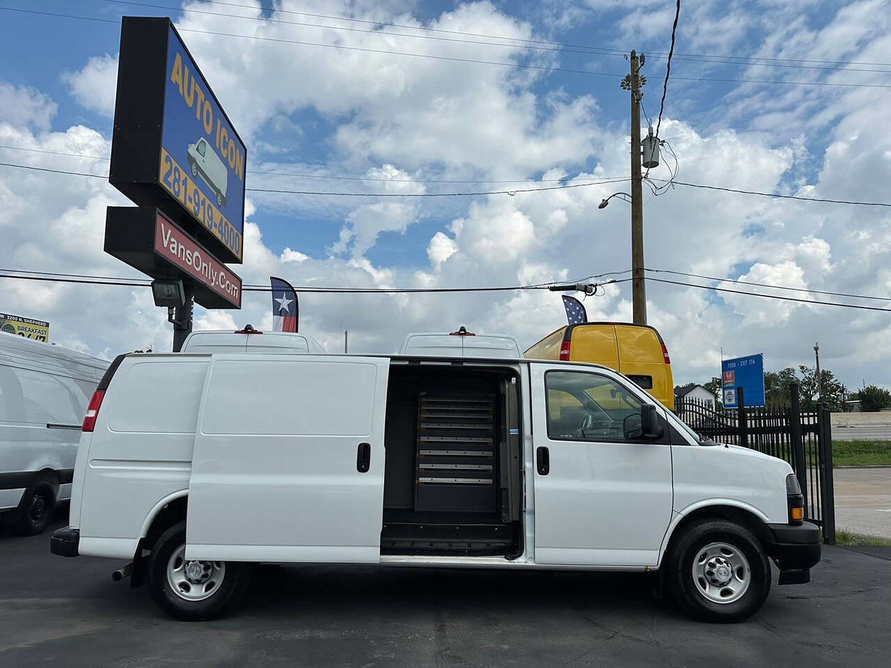 Used 2019 Chevrolet Express 3500 Extended w/ Driver Convenience Package RWD image 2