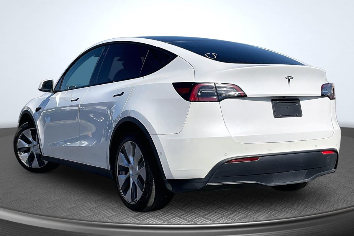 Used 2021 Tesla Model Y Long Range AWD/4WD image 2