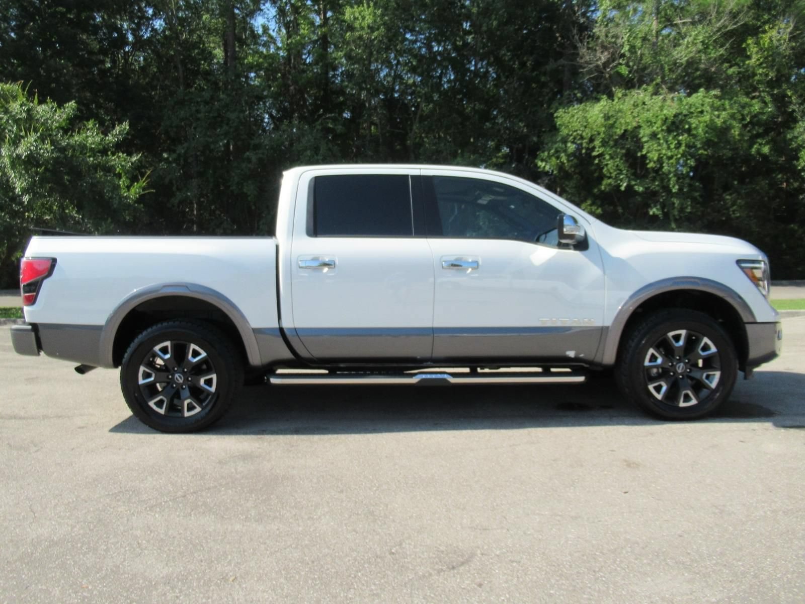Used 2023 Nissan Titan Platinum Reserve w/ Moonroof Package AWD/4WD image 2