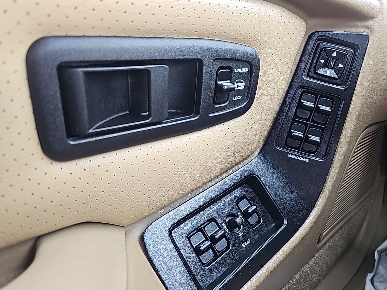 Used 1993 Chrysler LeBaron LX FWD image 5