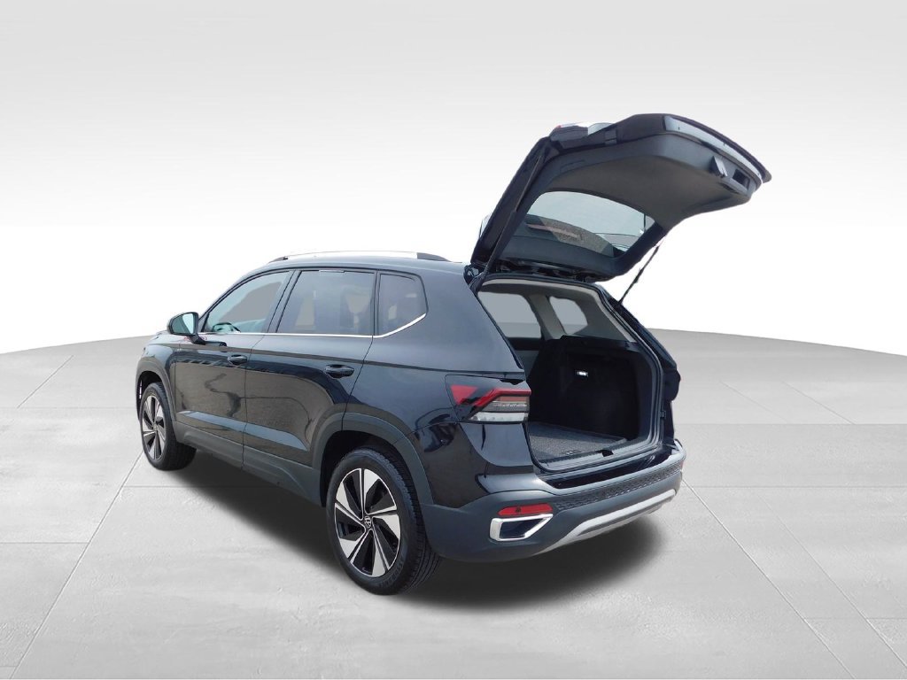 Used 2025 Volkswagen Taos SE AWD/4WD image 21