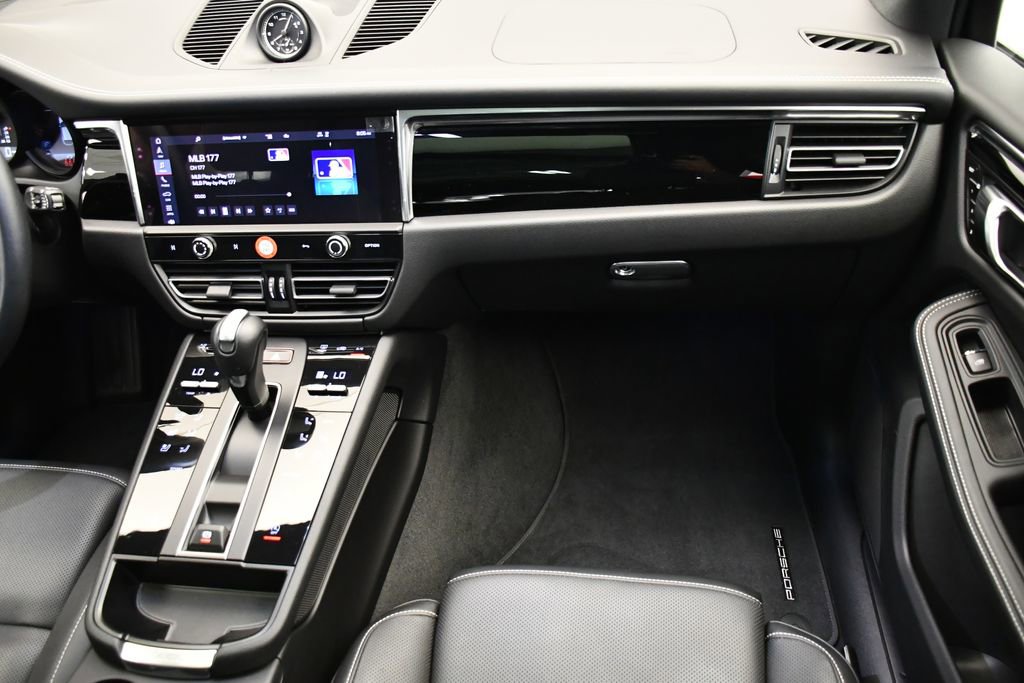 Certified 2025 Porsche Macan image 35