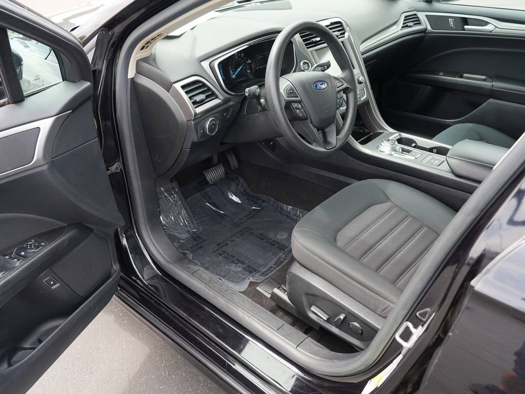 Used 2020 Ford Fusion SE FWD image 13