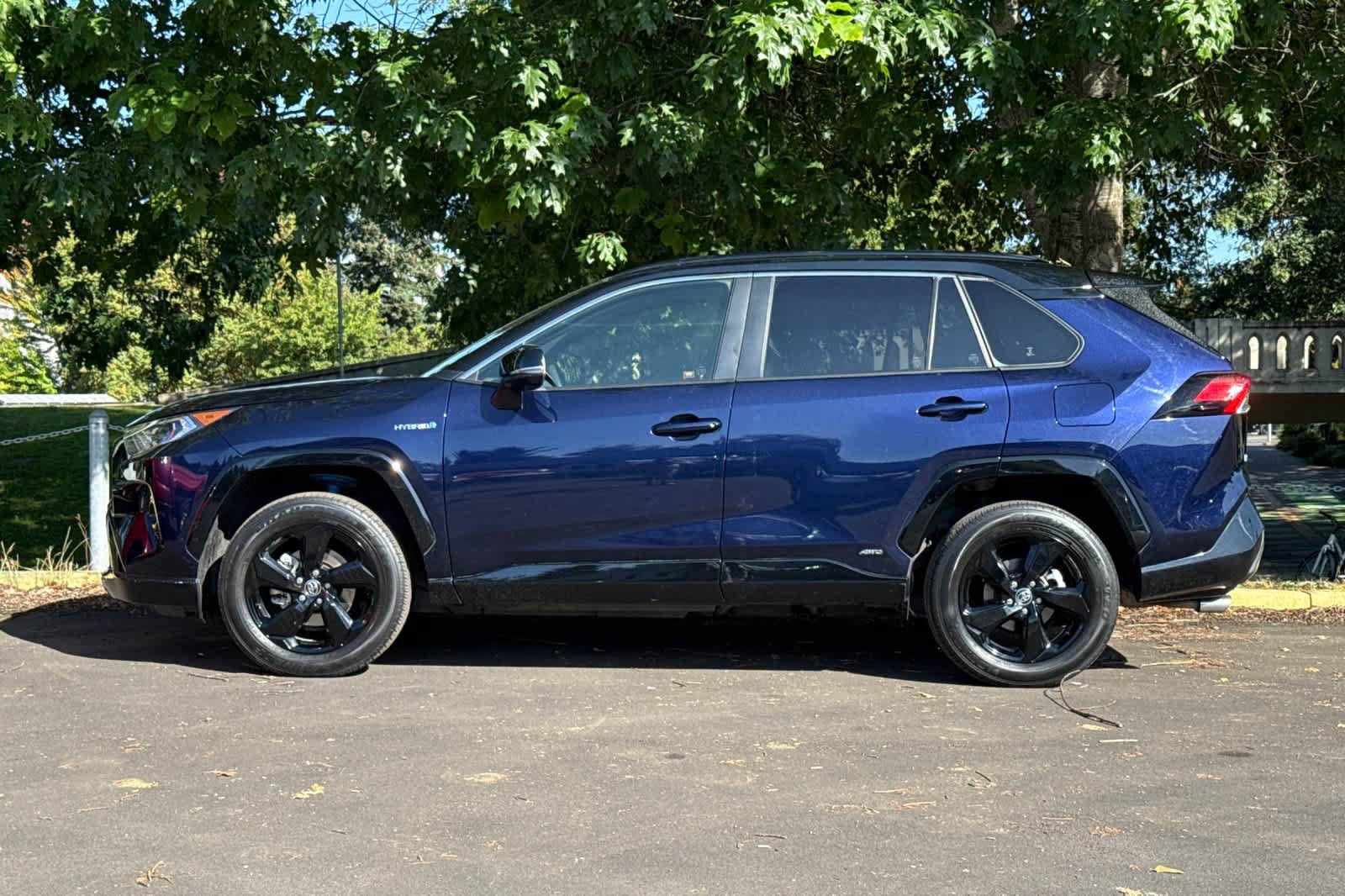Used 2020 Toyota RAV4 XSE AWD/4WD image 5
