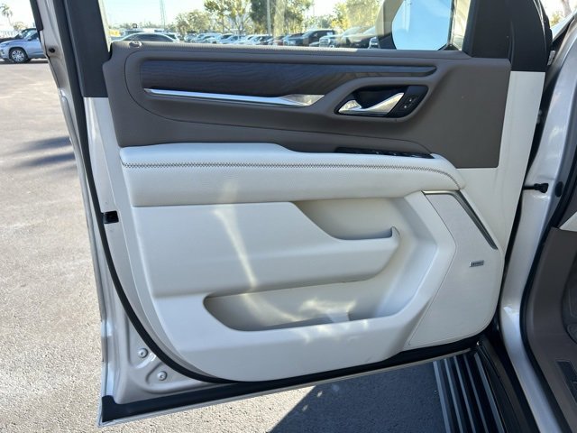 Used 2021 GMC Yukon XL Denali w/ Denali Premium Package image 12