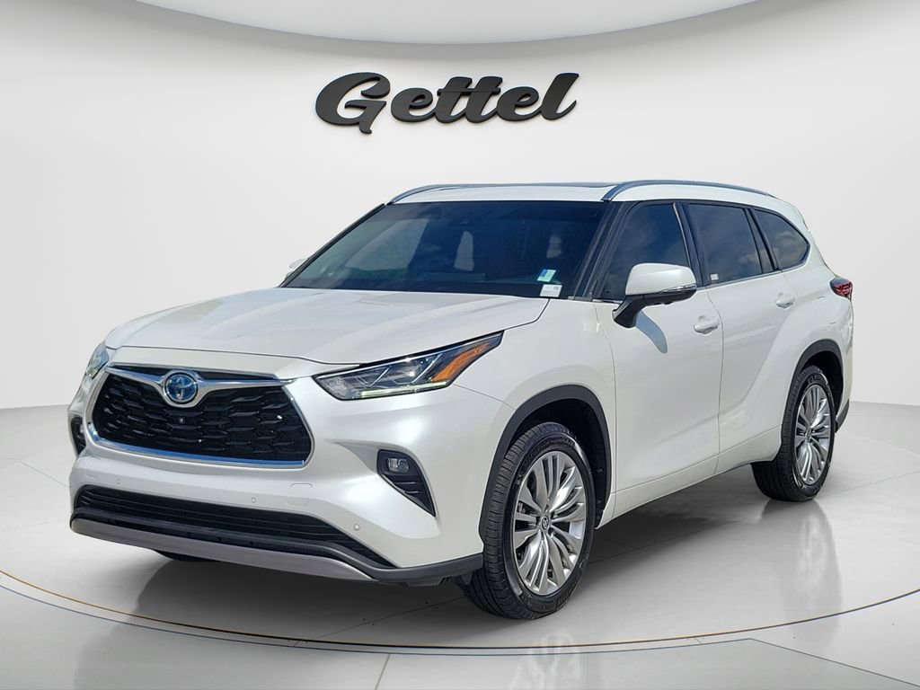 Used 2023 Toyota Highlander Platinum FWD image 1