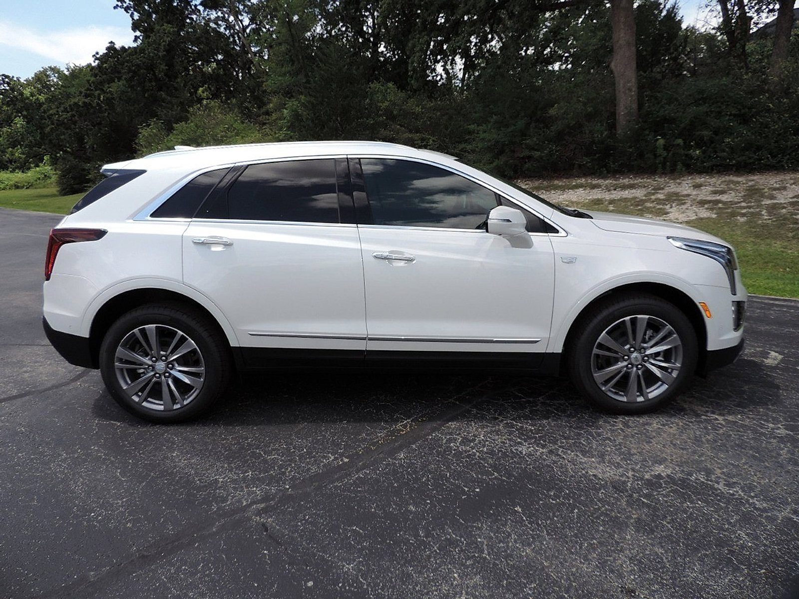 New 2026 Cadillac XT5 Premium Luxury w/ Driver Assist Package FWD image 4