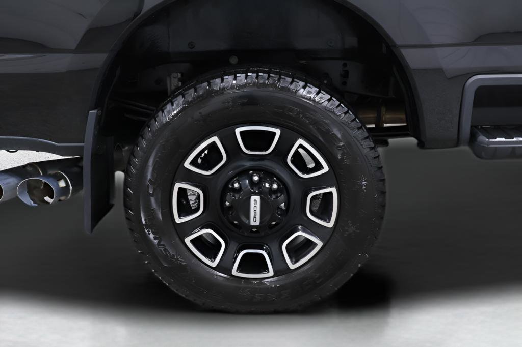 Used 2025 Ford F250 Platinum image 39