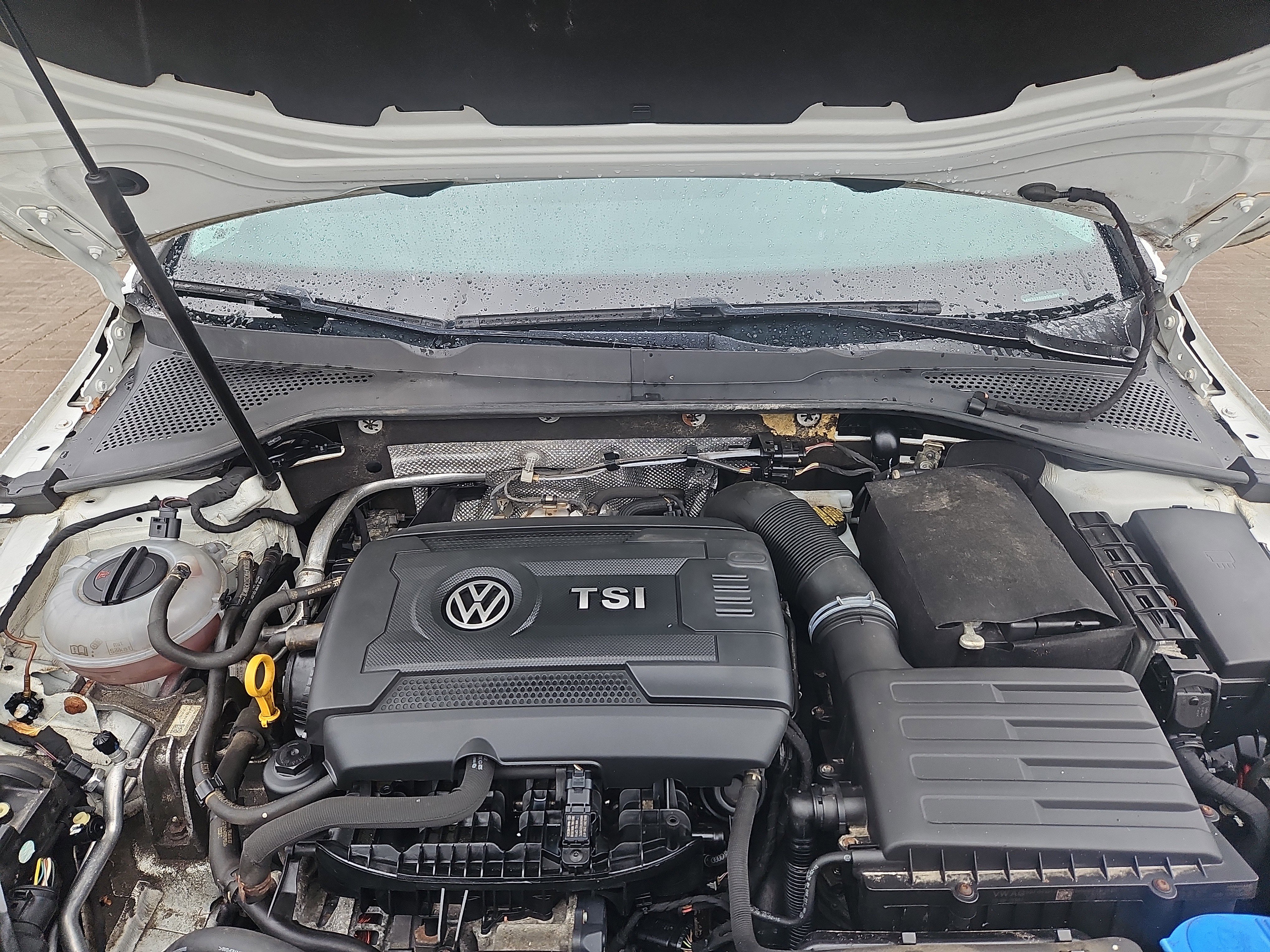 Used 2016 Volkswagen Golf S image 28