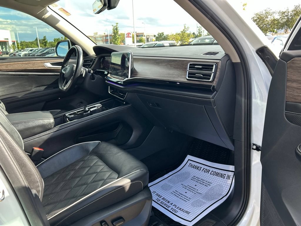 Used 2024 Volkswagen Atlas SEL Premium R-Line AWD/4WD image 11