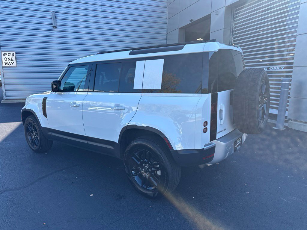 Used 2025 Land Rover Defender 110 S AWD/4WD image 4