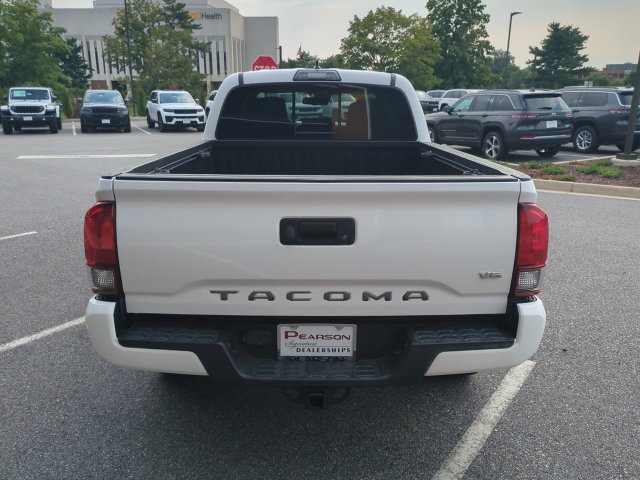 Used 2018 Toyota Tacoma TRD Sport RWD image 5