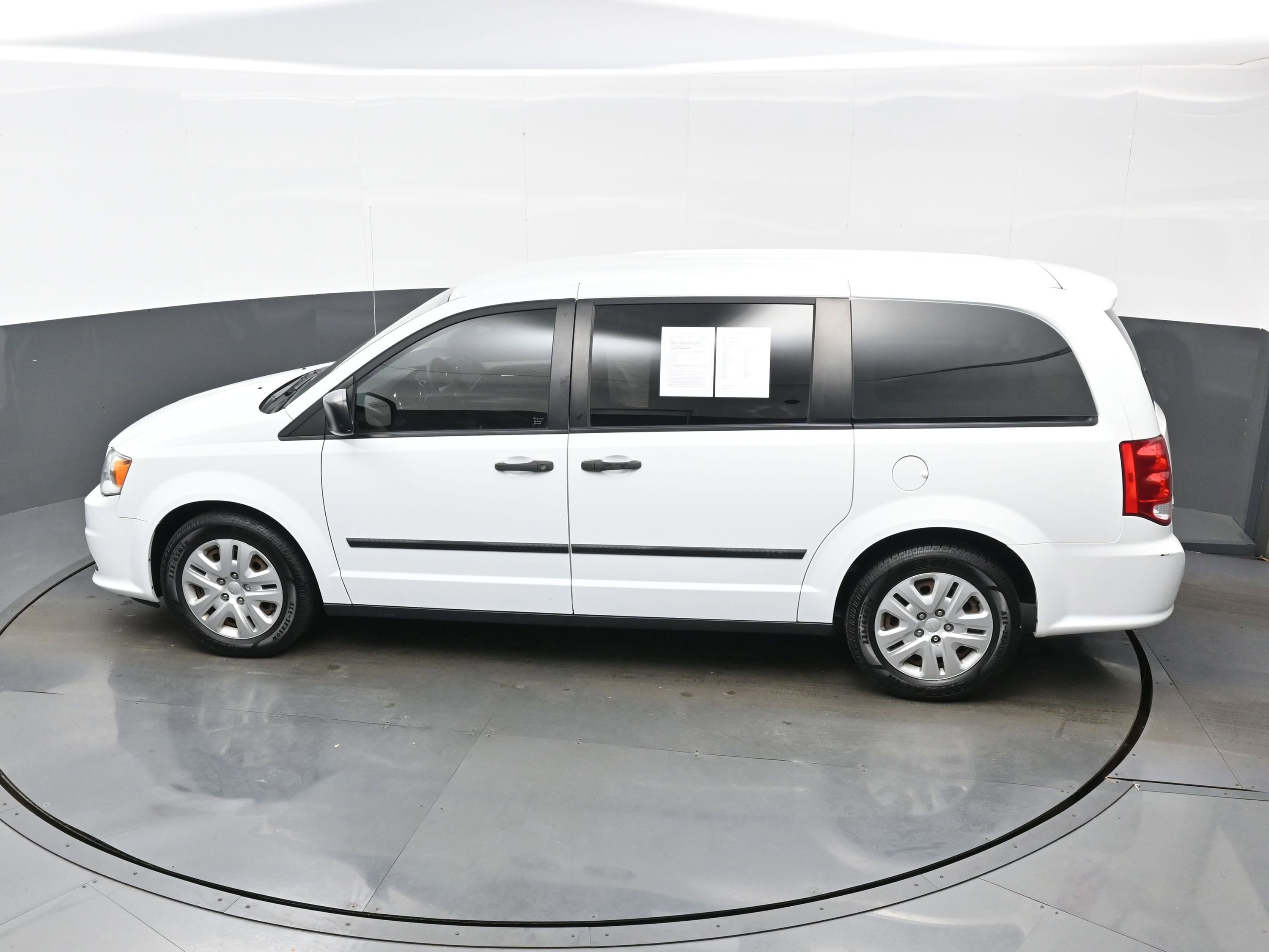 Used 2016 Dodge Grand Caravan American Value Package image 31