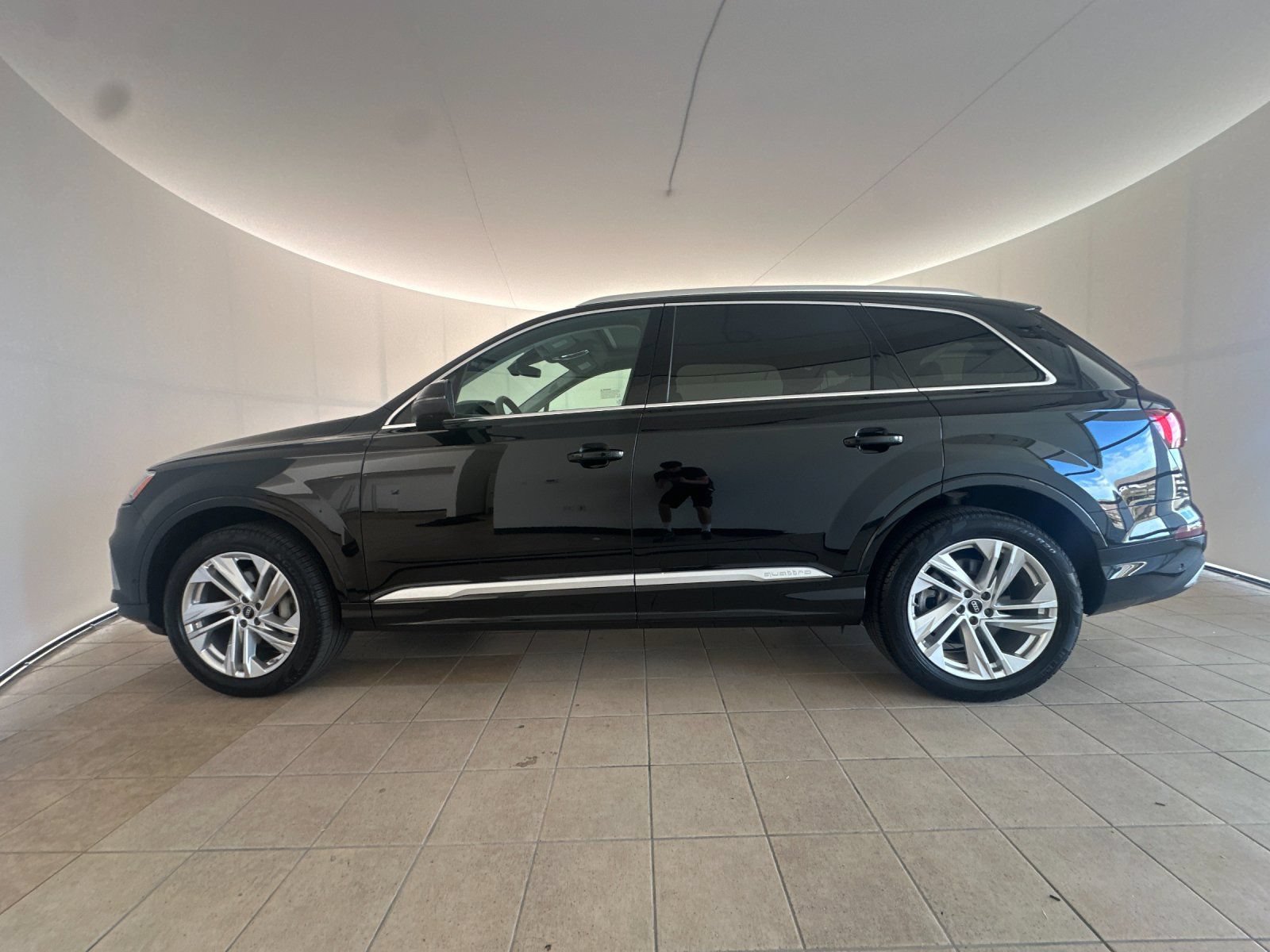 Used 2023 Audi Q7 3.0T Premium Plus w/ Premium Plus Package AWD/4WD image 3