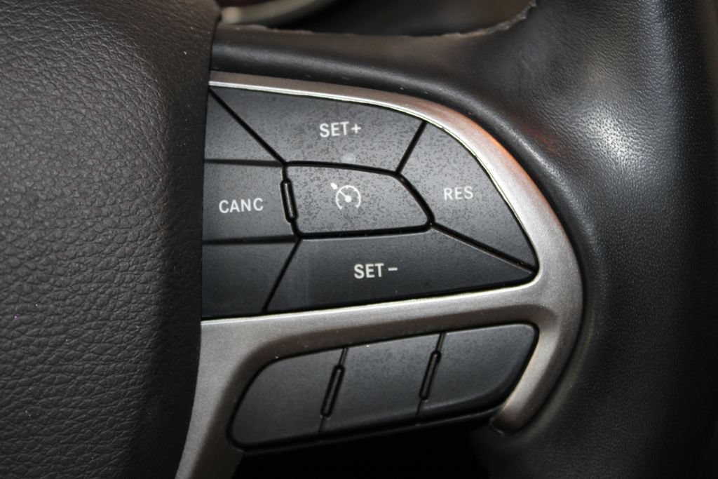 Used 2022 Jeep Grand Cherokee Laredo X RWD image 31