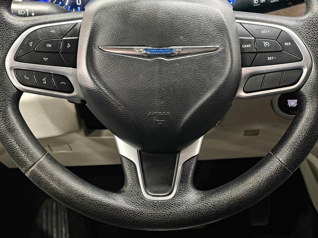 Used 2020 Chrysler Voyager L FWD image 5