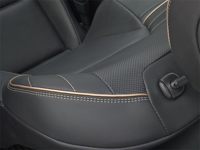 Used 2025 Toyota Crown Limited image 32