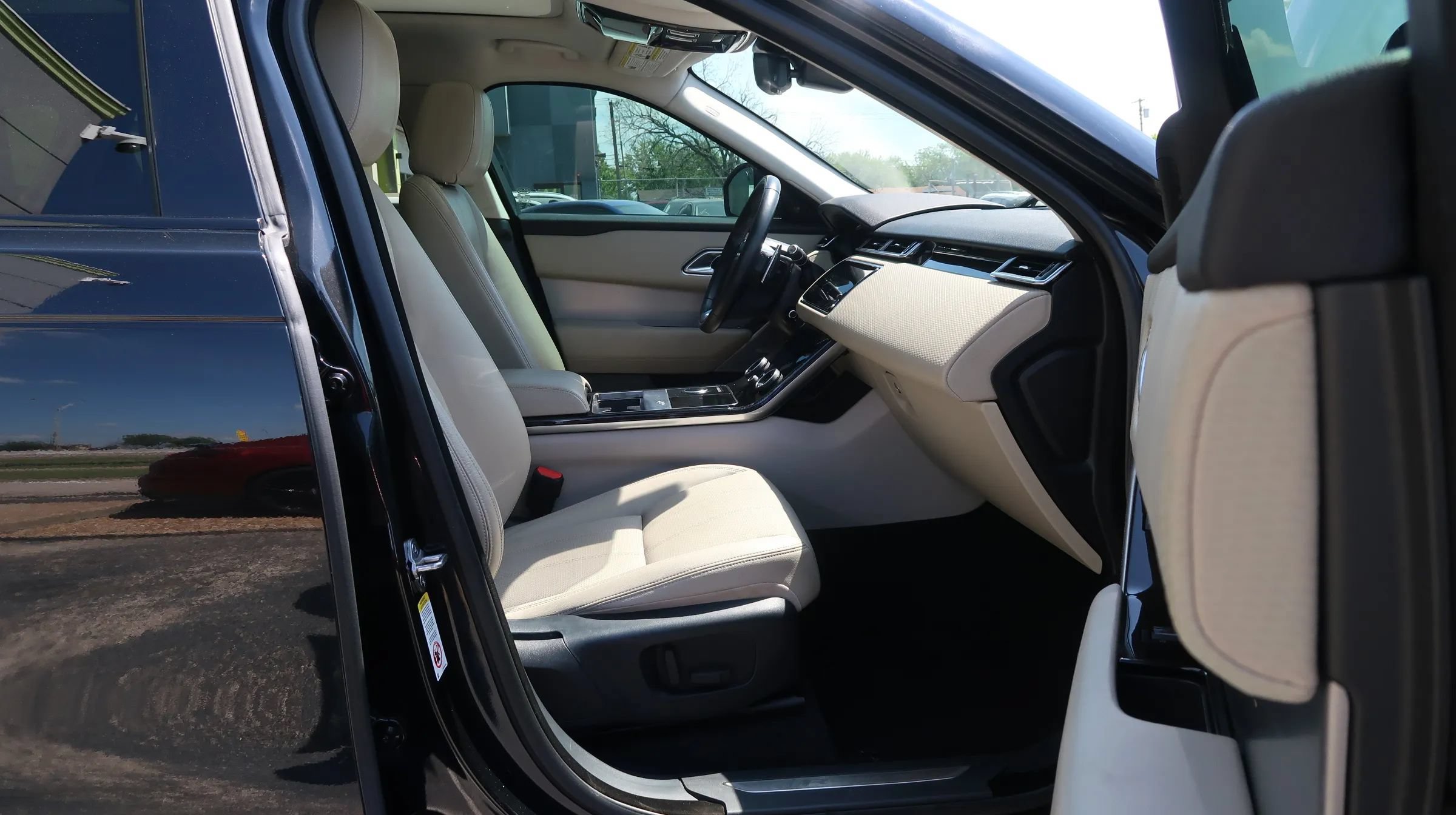 Used 2019 Land Rover Range Rover Velar R-Dynamic SE AWD/4WD image 25
