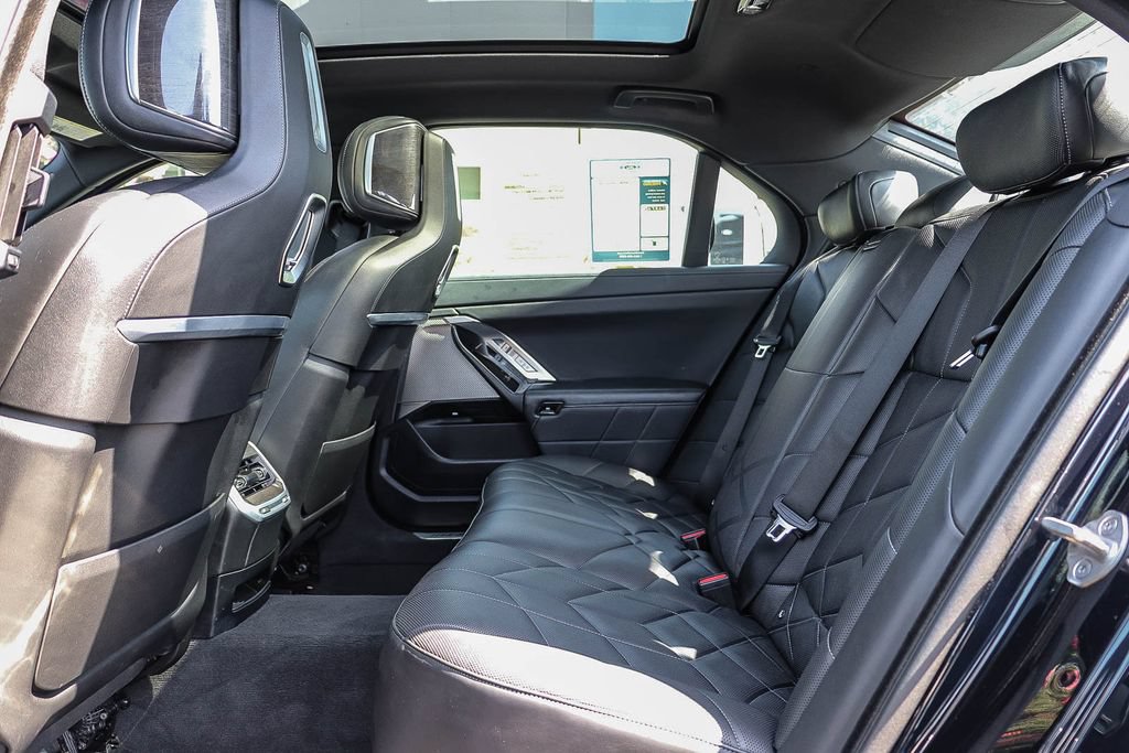 Used 2024 BMW 740i RWD image 23