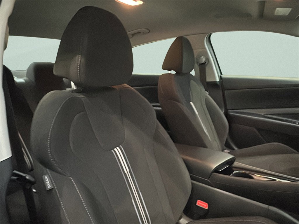 Used 2023 Hyundai Elantra Blue image 15