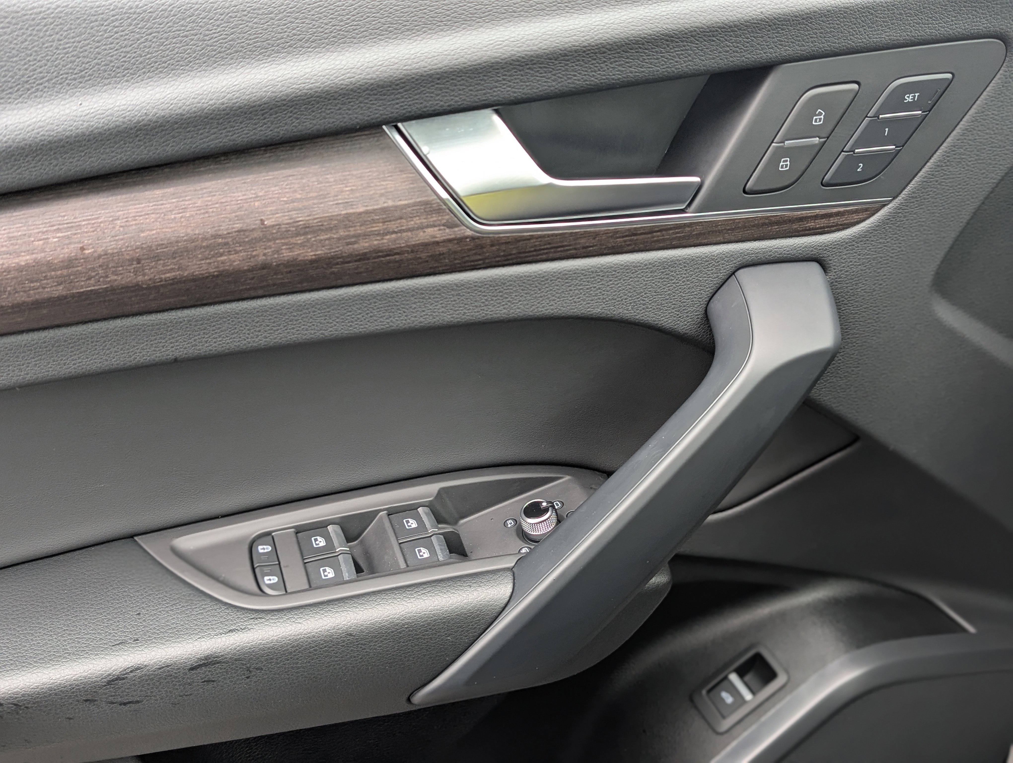 Used 2025 Audi Q5 Premium w/ Convenience Plus Package image 15