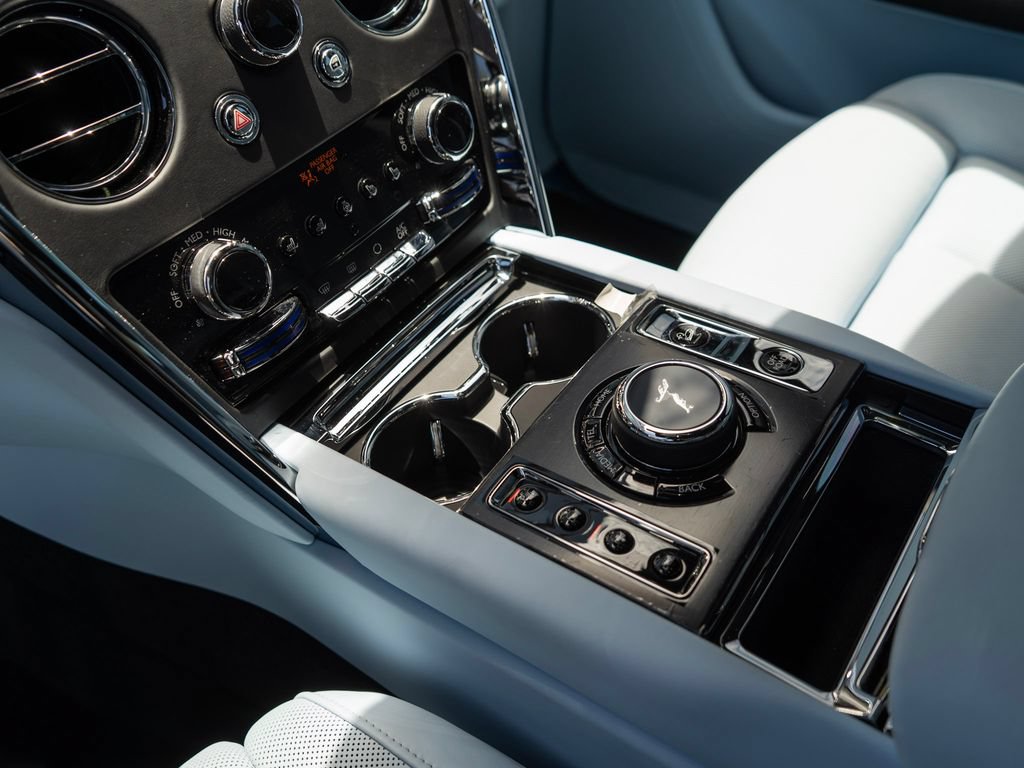 Used 2026 Rolls-Royce Cullinan AWD/4WD image 33