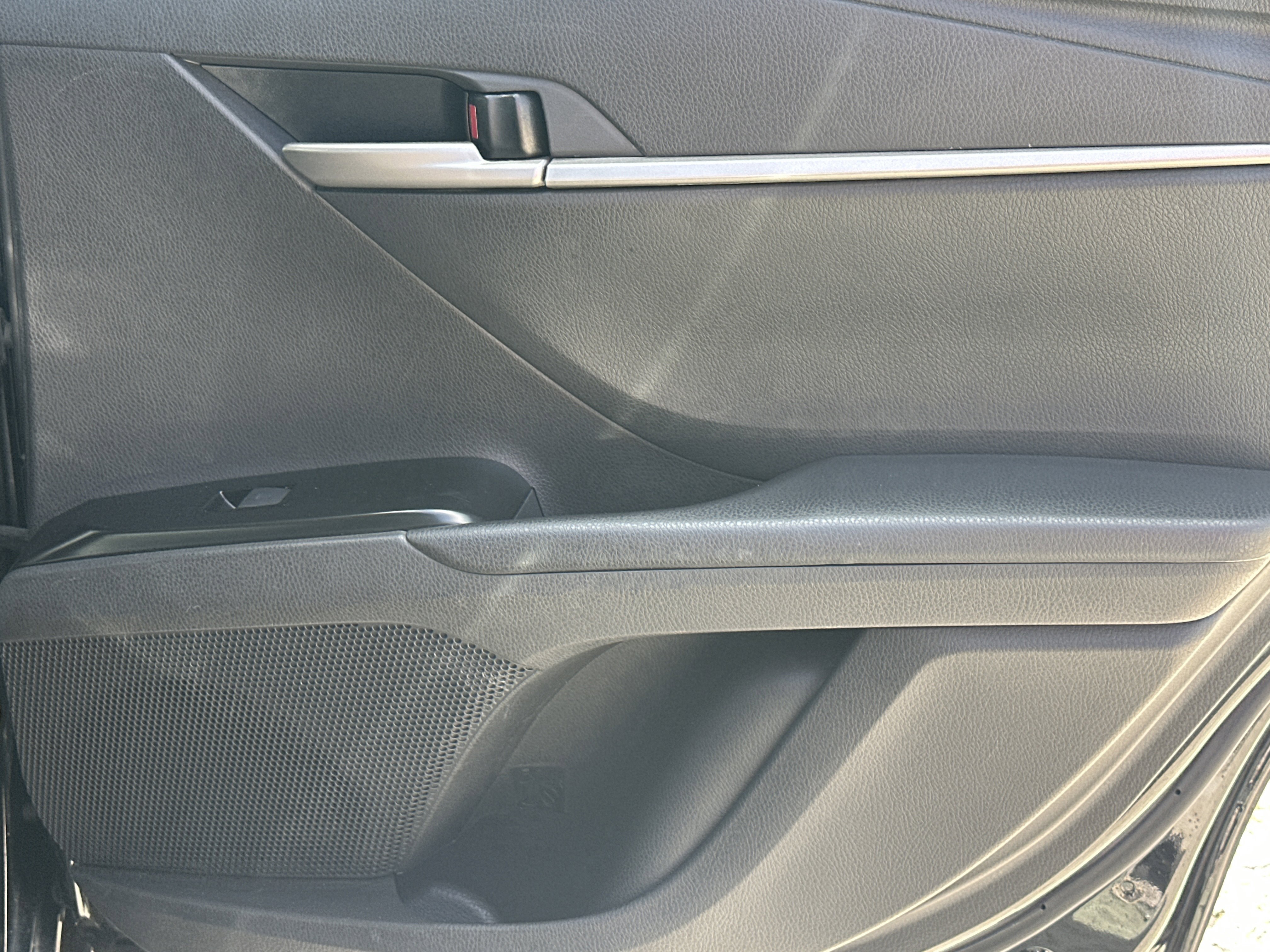 Used 2025 Toyota Camry LE image 16