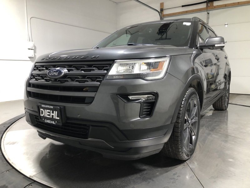 Used 2018 Ford Explorer XLT w/ Equipment Group 202A image 3