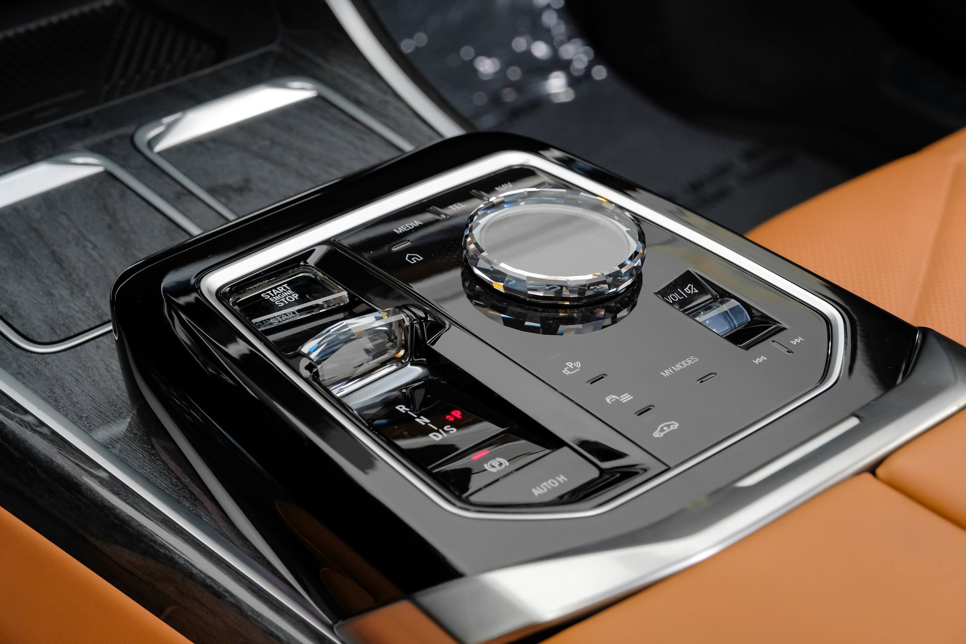 Used 2023 BMW 740i image 29