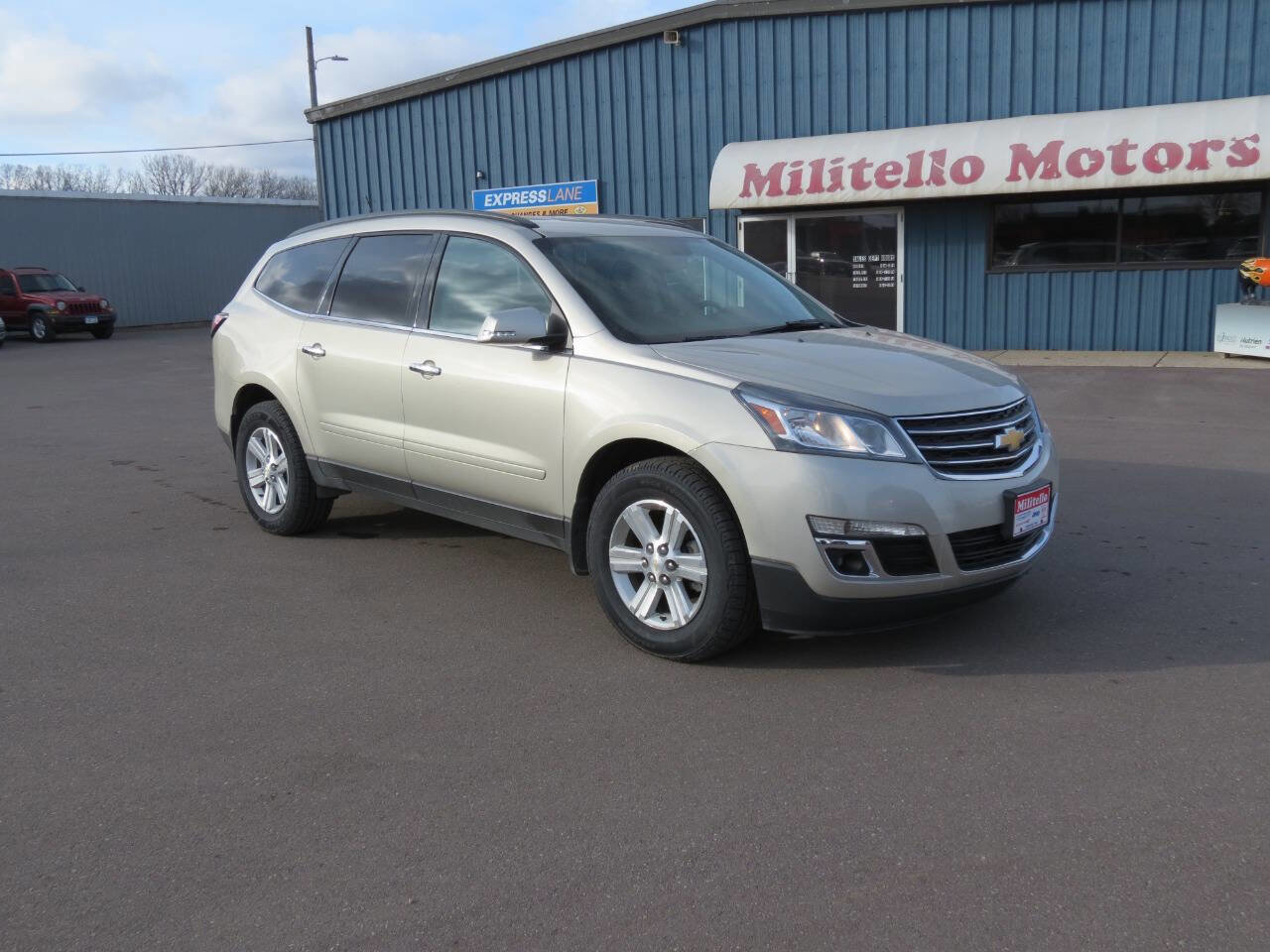 Used 2014 Chevrolet Traverse LT image 2