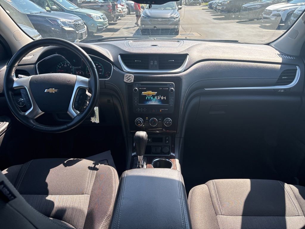 Used 2016 Chevrolet Traverse LT w/ Style and Technology Package FWD image 14