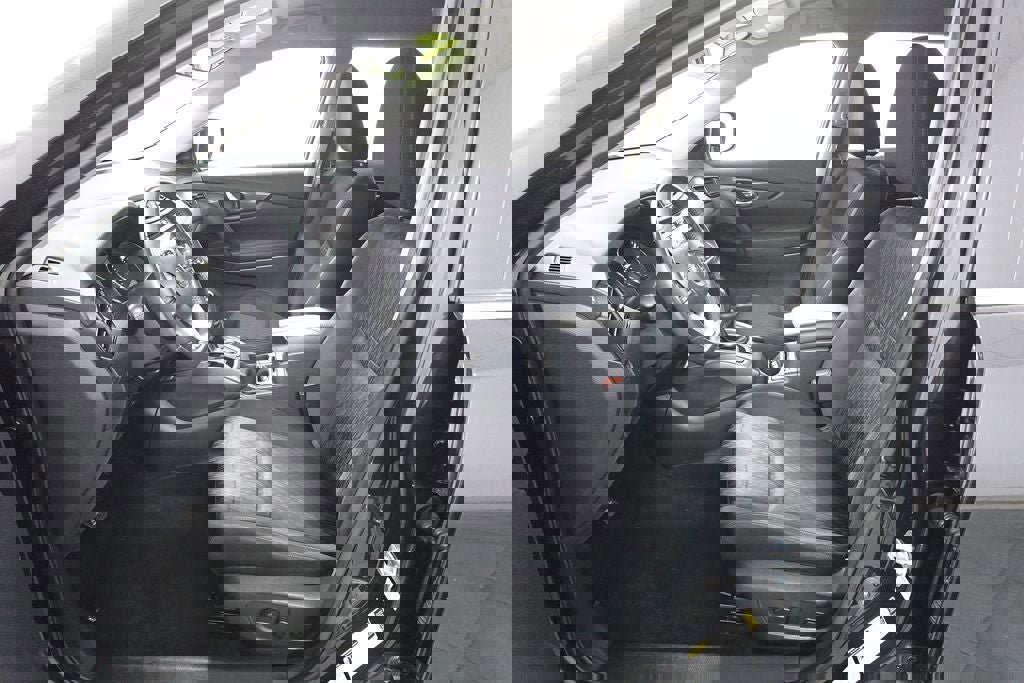 Used 2017 Nissan Rogue SV image 10