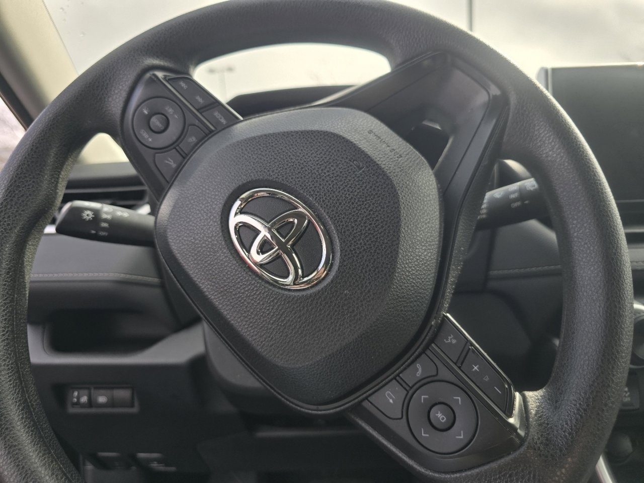 Used 2023 Toyota RAV4 LE image 17