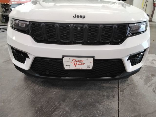 Used 2023 Jeep Grand Cherokee Limited w/ Luxury Tech Group II AWD/4WD image 14