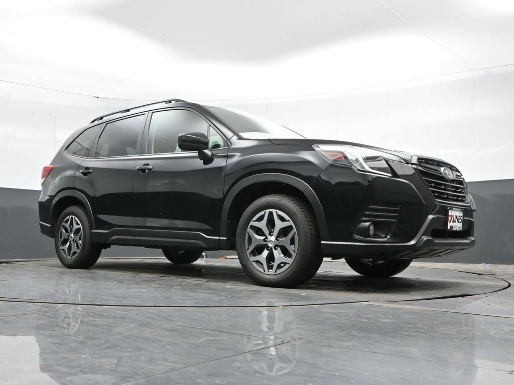 Used 2022 Subaru Forester Premium AWD/4WD image 43
