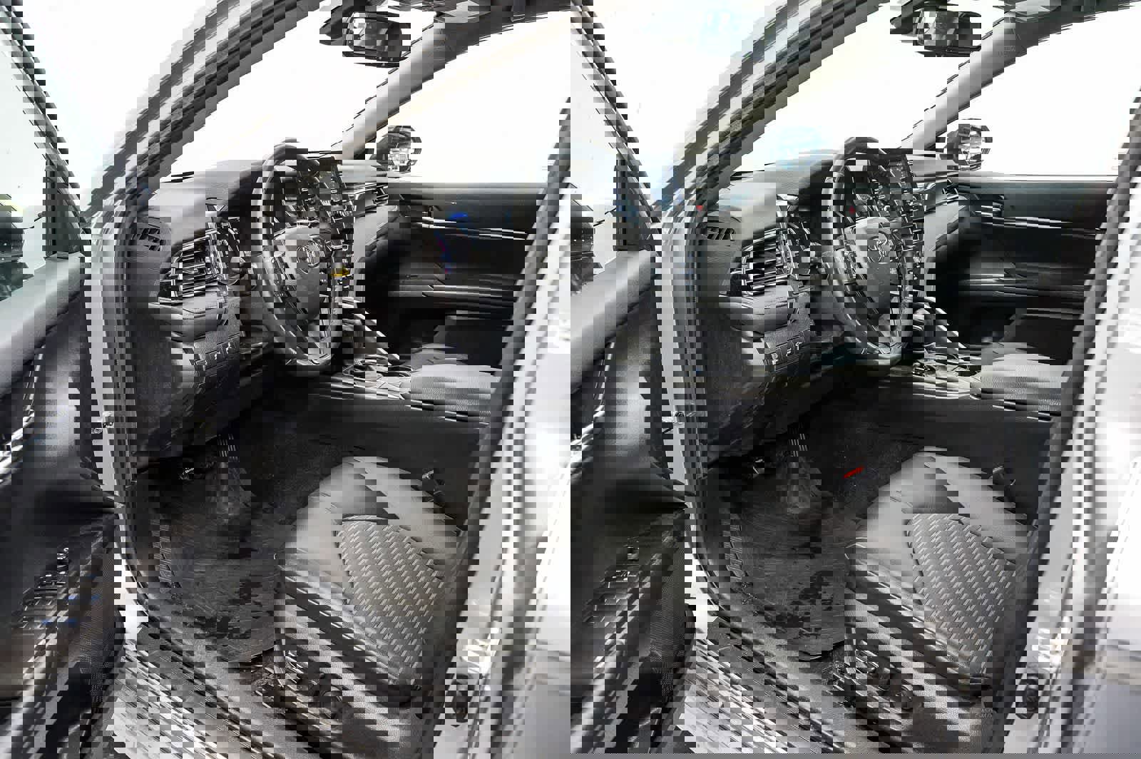 Used 2023 Toyota Camry SE w/ Convenience Package FWD image 17