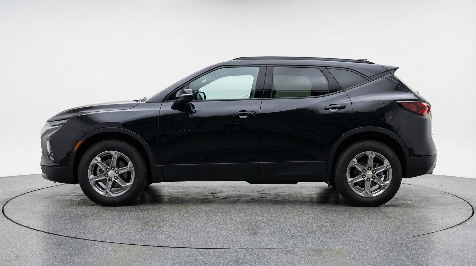 Used 2025 Chevrolet Blazer LT image 3