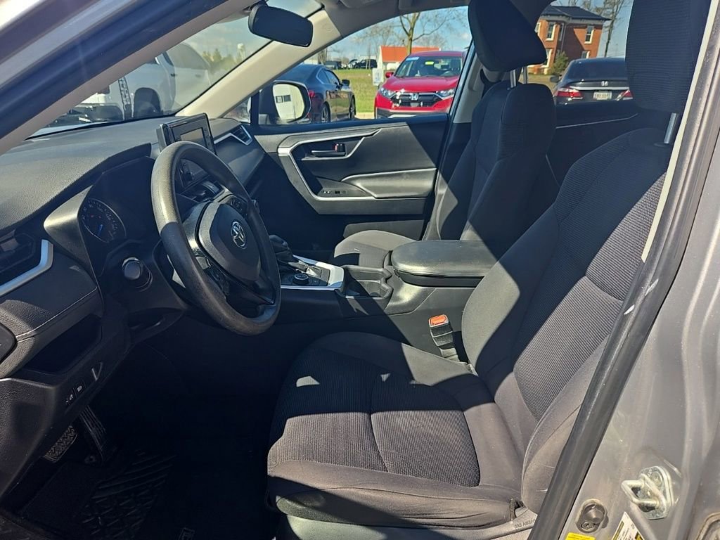 Used 2019 Toyota RAV4 LE image 13