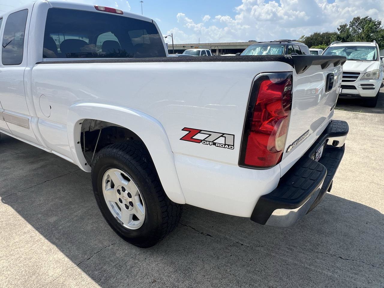 Used 2004 Chevrolet Silverado 1500 4x4 Extended Cab w/ Z71 Convenience Package 2 image 60