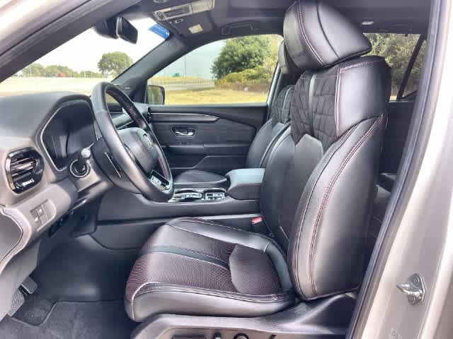 Certified 2026 Honda Pilot Black Edition image 11
