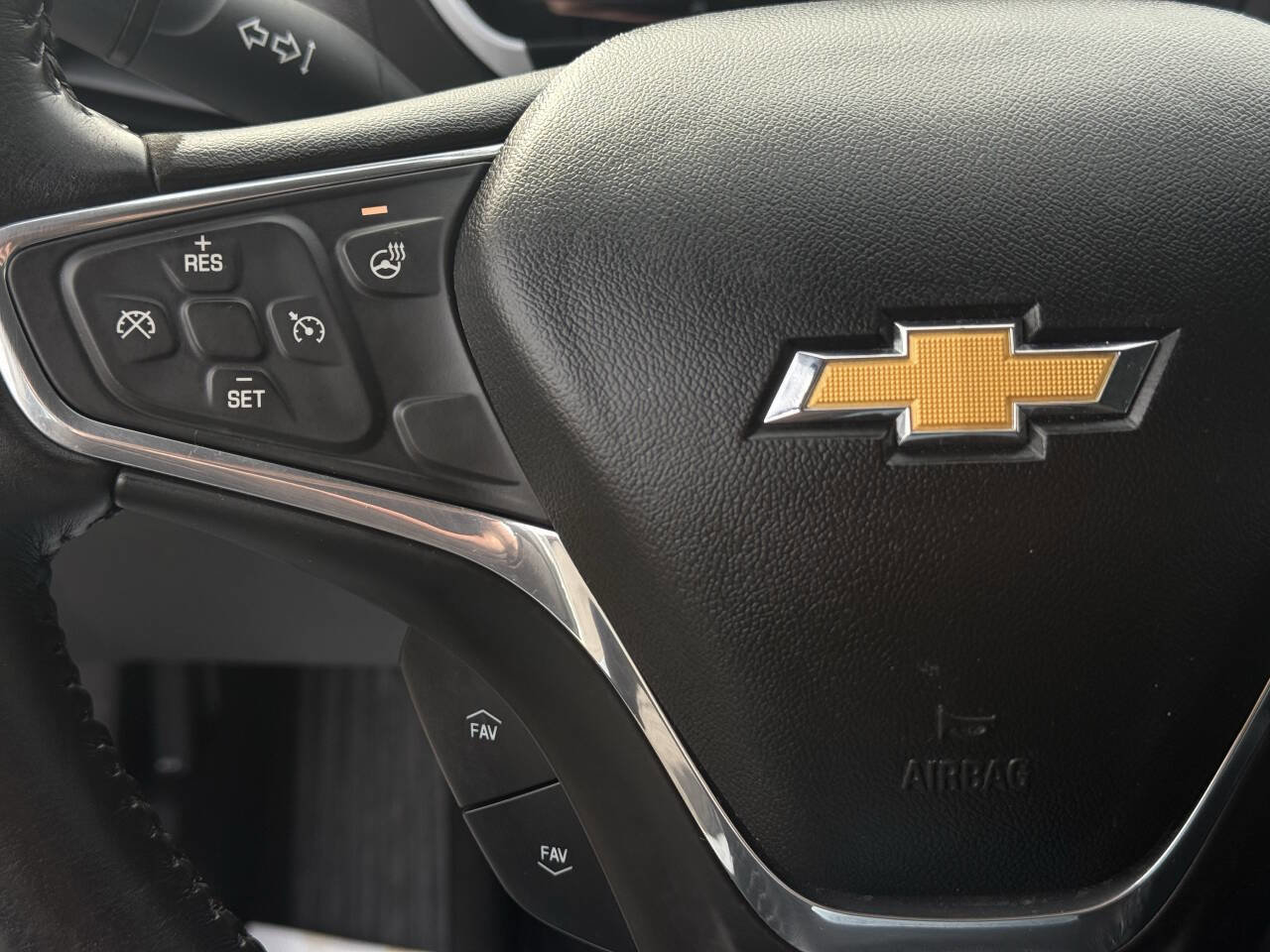 Used 2017 Chevrolet Volt LT w/ Comfort Package FWD image 17