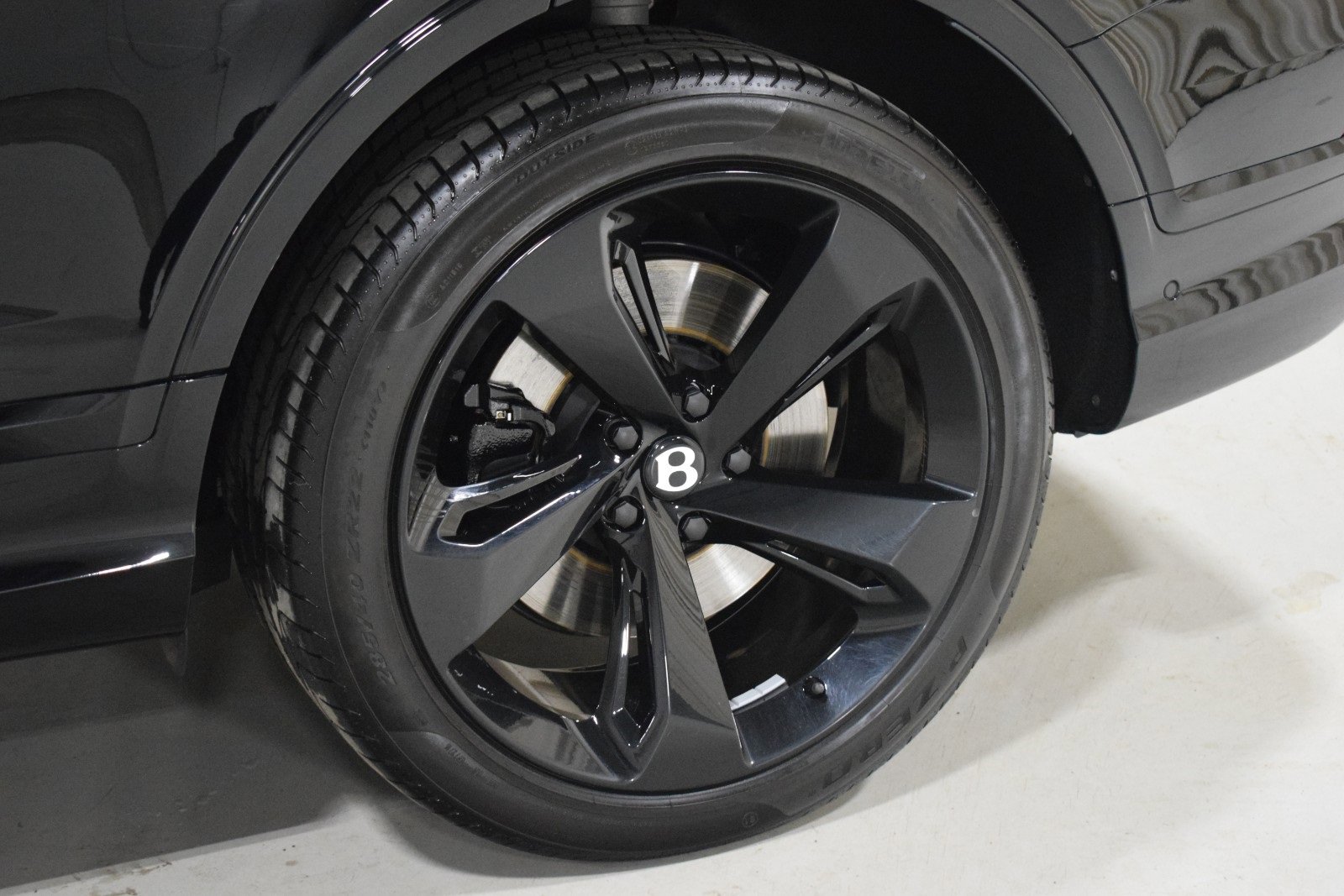 Used 2023 Bentley Bentayga image 17