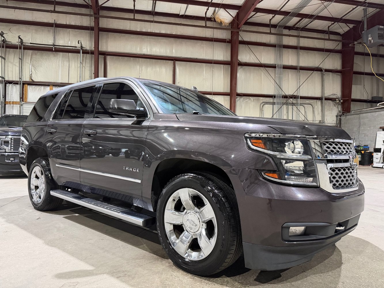 Used 2018 Chevrolet Tahoe LT w/ LT Signature Package RWD image 1