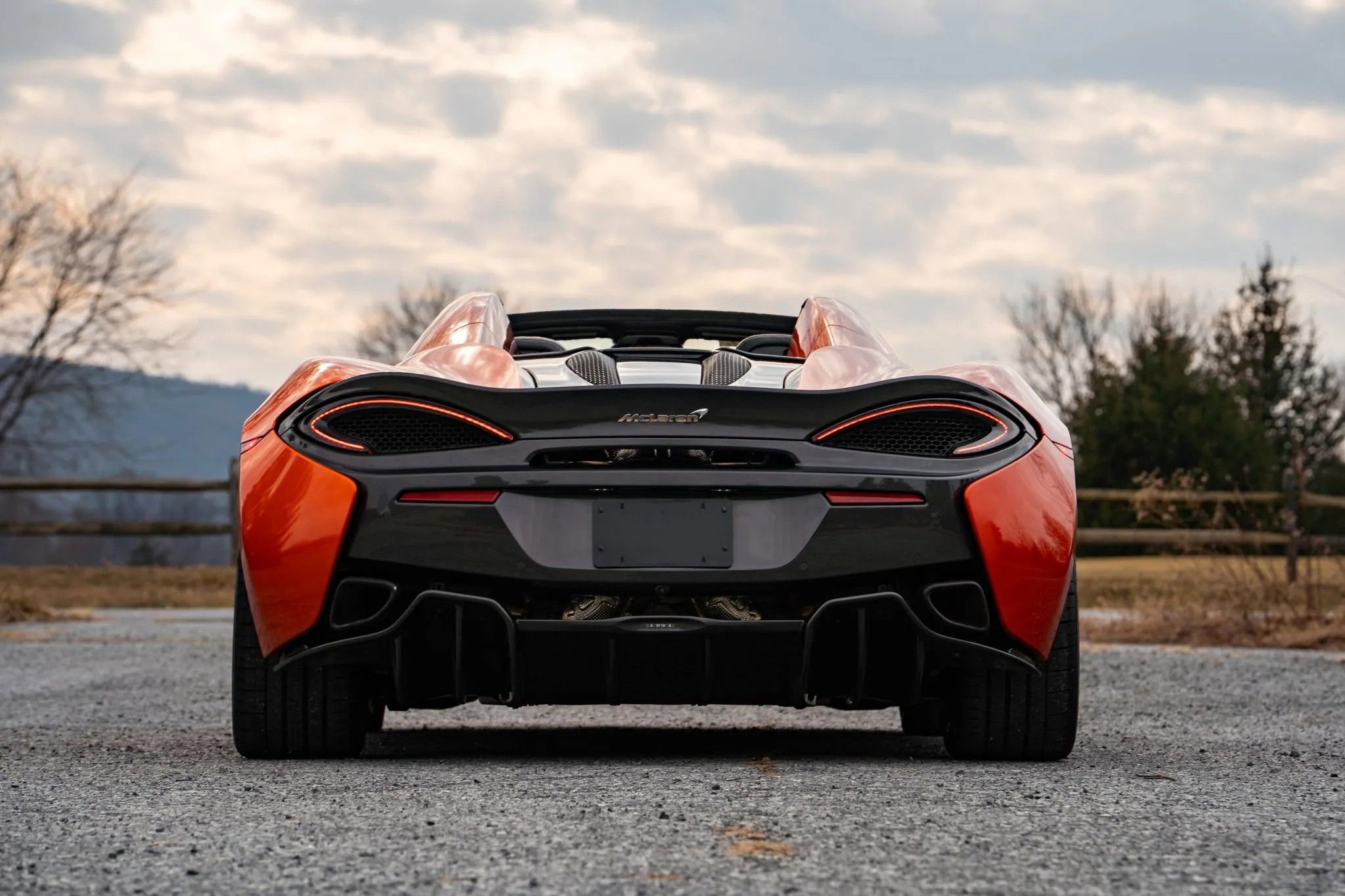 Used 2019 McLaren 570S Spider RWD image 4